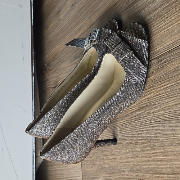 Stuart Weitzman Pyritr Bowover Two-Tone Silver and Gold Heels - Picture 1 of 10